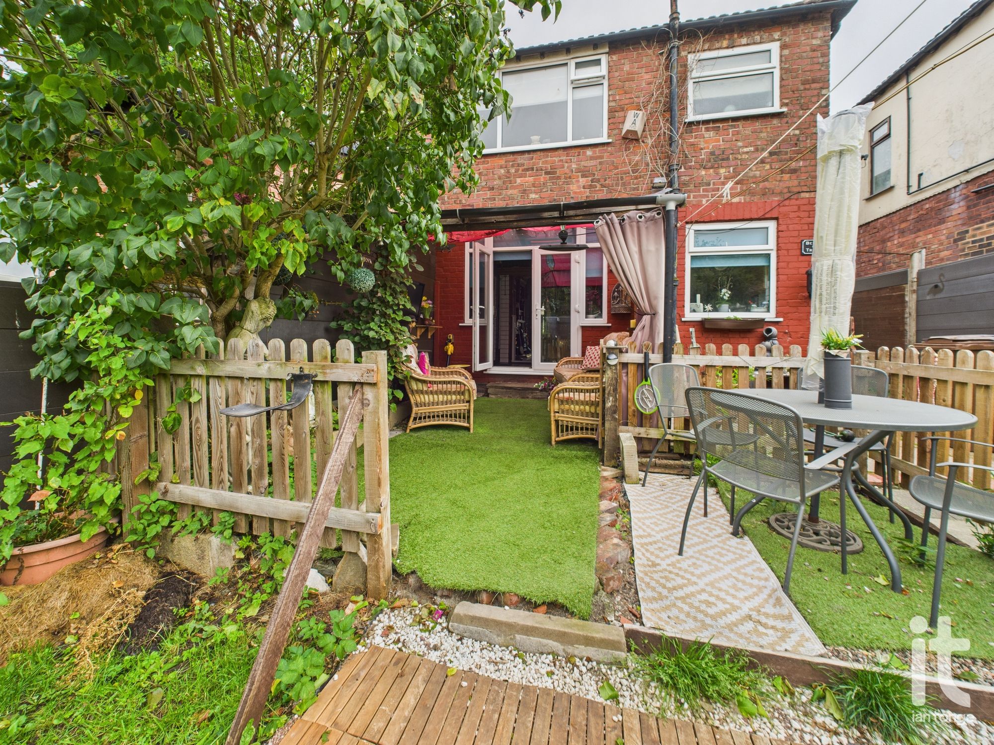 3 bedroom semi-detached house SSTC in Stockport - Photograph 21.