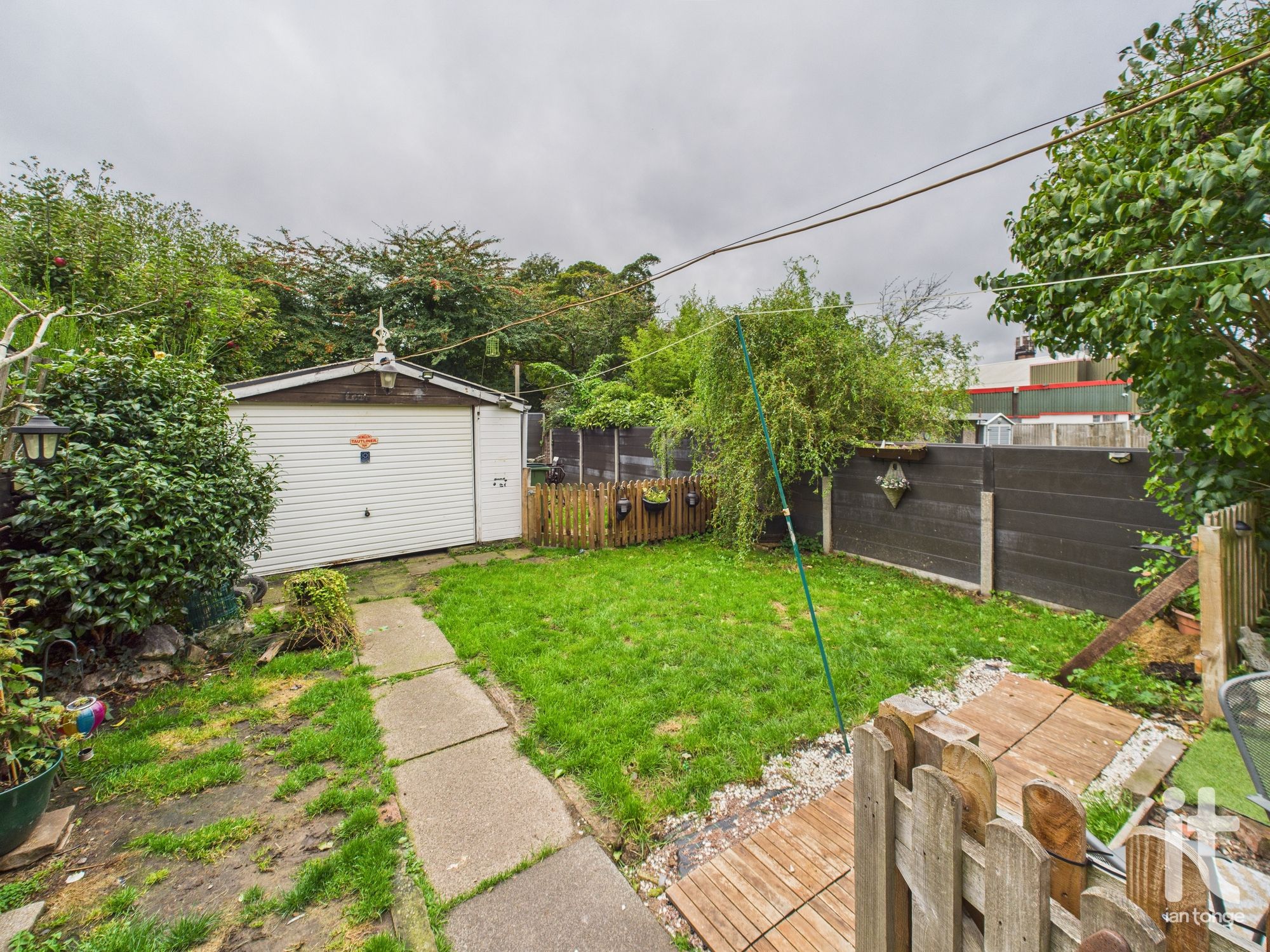 3 bedroom semi-detached house SSTC in Stockport - Photograph 19.
