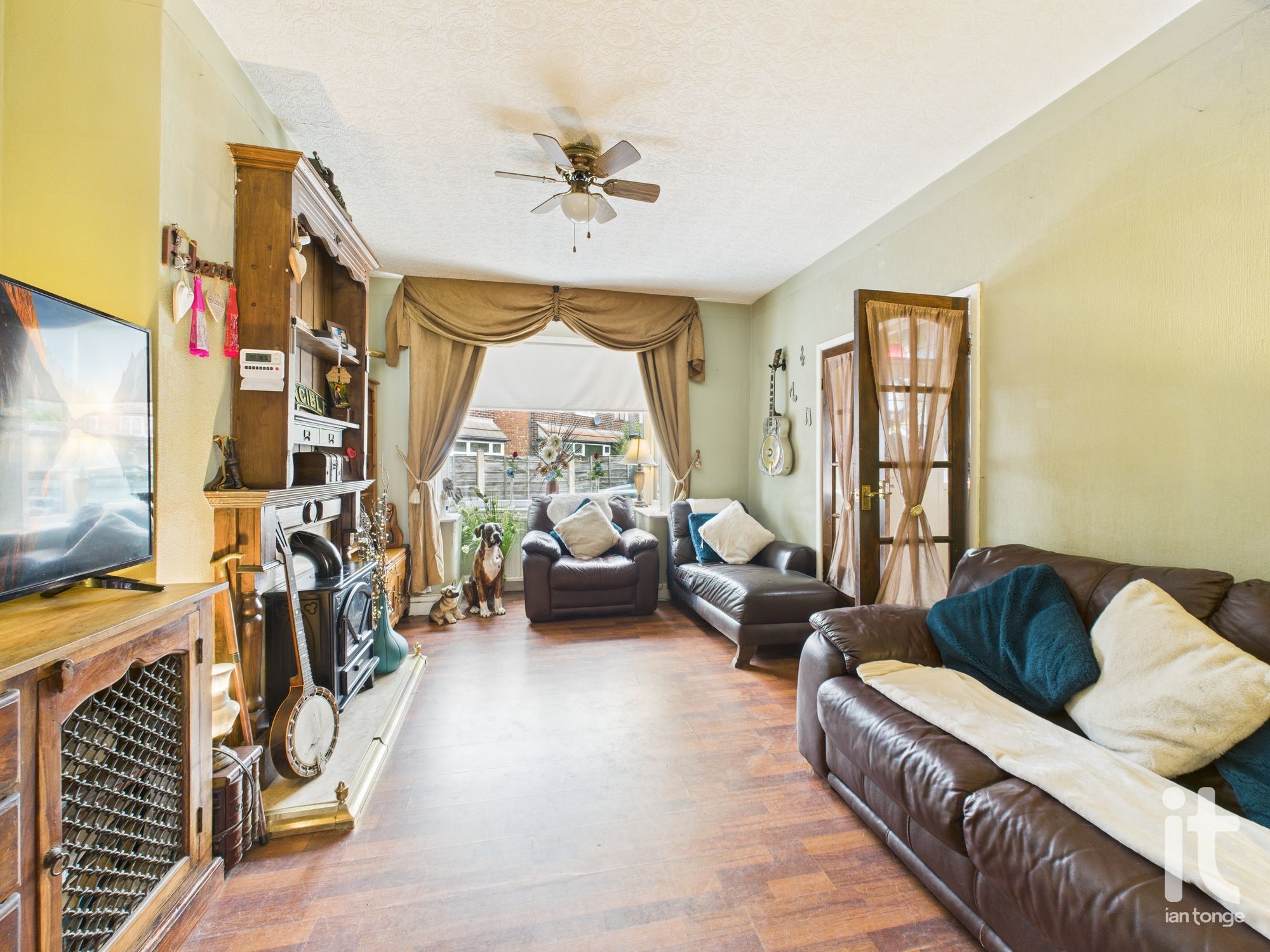 3 bedroom semi-detached house SSTC in Stockport - Photograph 2.