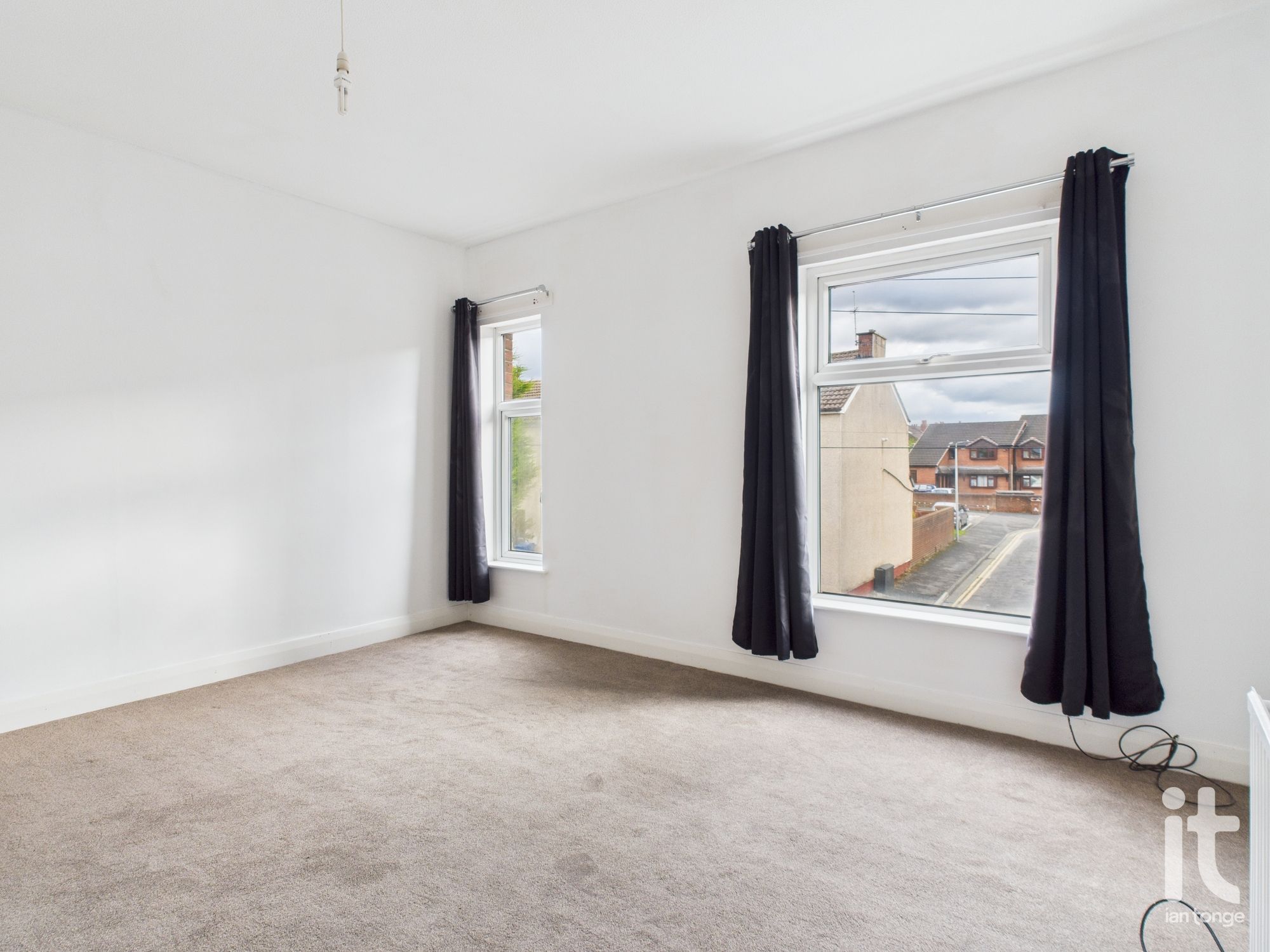2 bedroom end terraced house For Sale in Stockport - Photograph 10.
