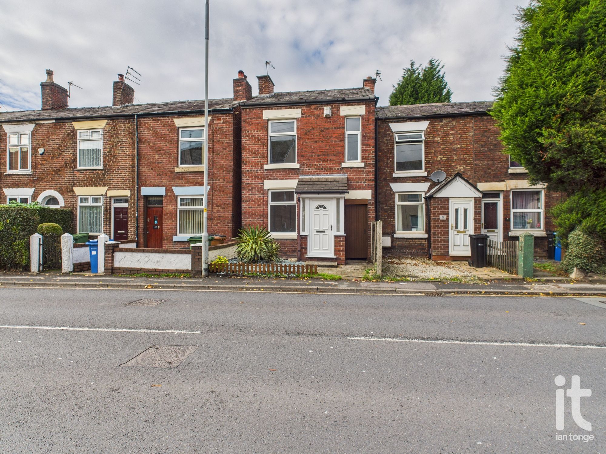 2 bedroom end terraced house For Sale in Stockport - Photograph 1.