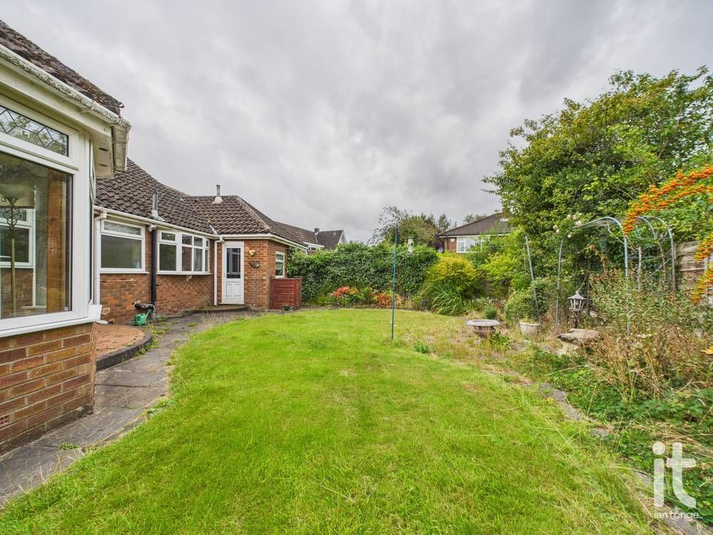 2 bedroom semi-detached bungalow Sold in Stockport - Photograph 16.