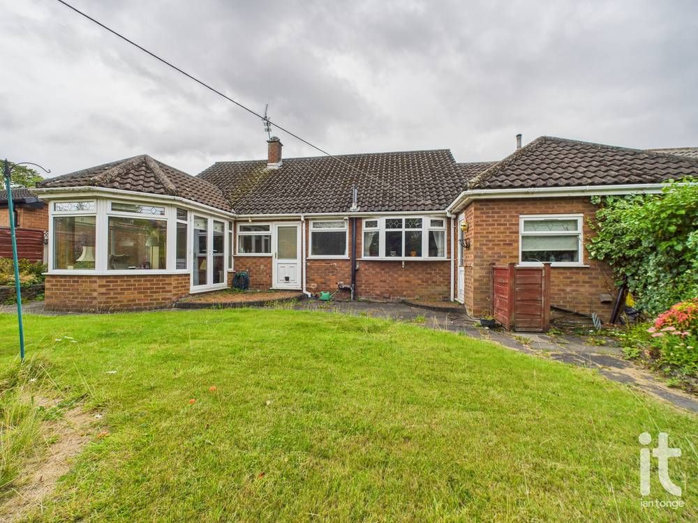 2 bedroom semi-detached bungalow Sold in Stockport - Photograph 15.