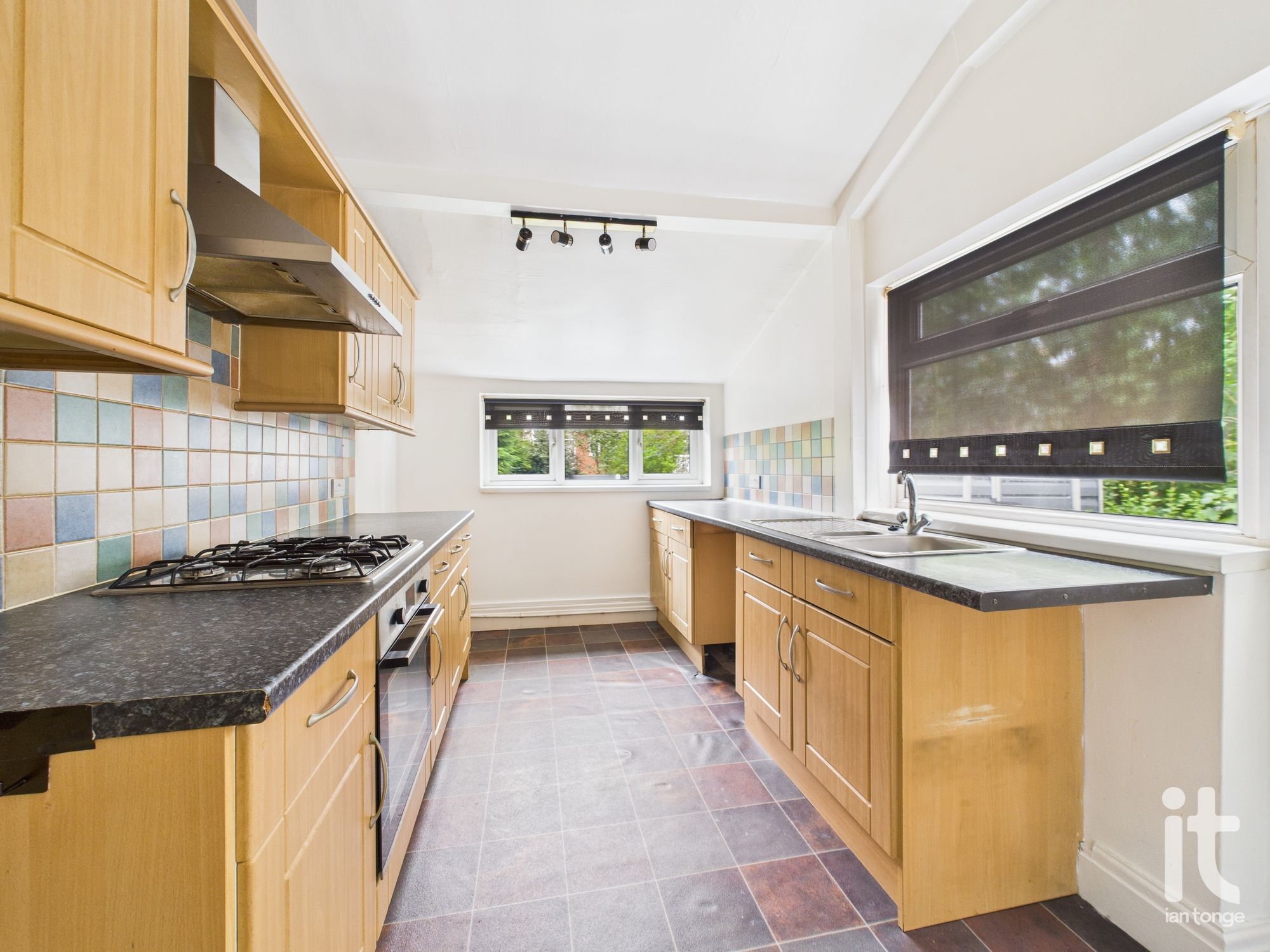 3 bedroom semi-detached house SSTC in Stockport - Photograph 7.