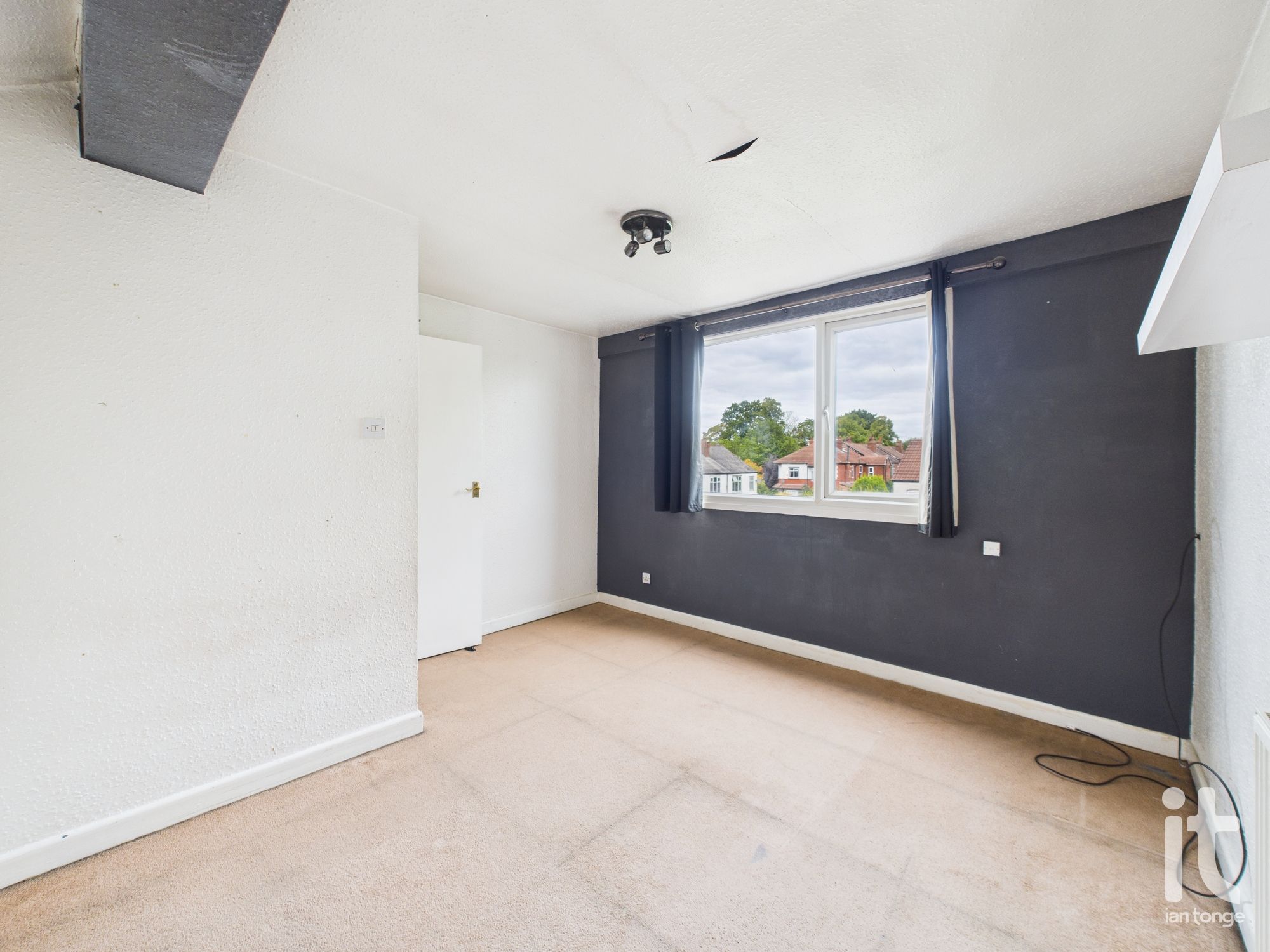 3 bedroom semi-detached house SSTC in Stockport - Photograph 13.