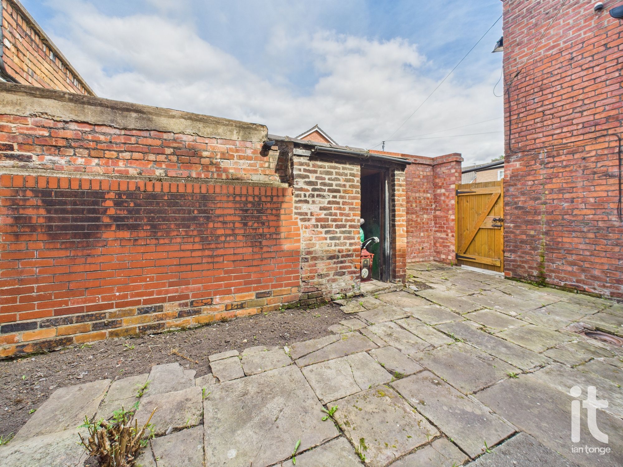 Office Under Offer in Stockport - Photograph 7.