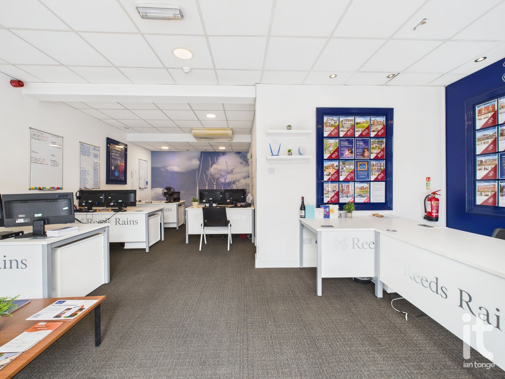 Office Under Offer in Stockport - Photograph 4.