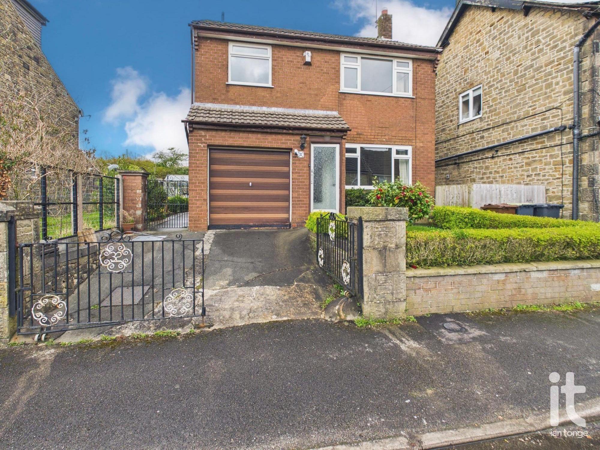 4 bedroom detached house For Sale in High Peak - Photograph 1.