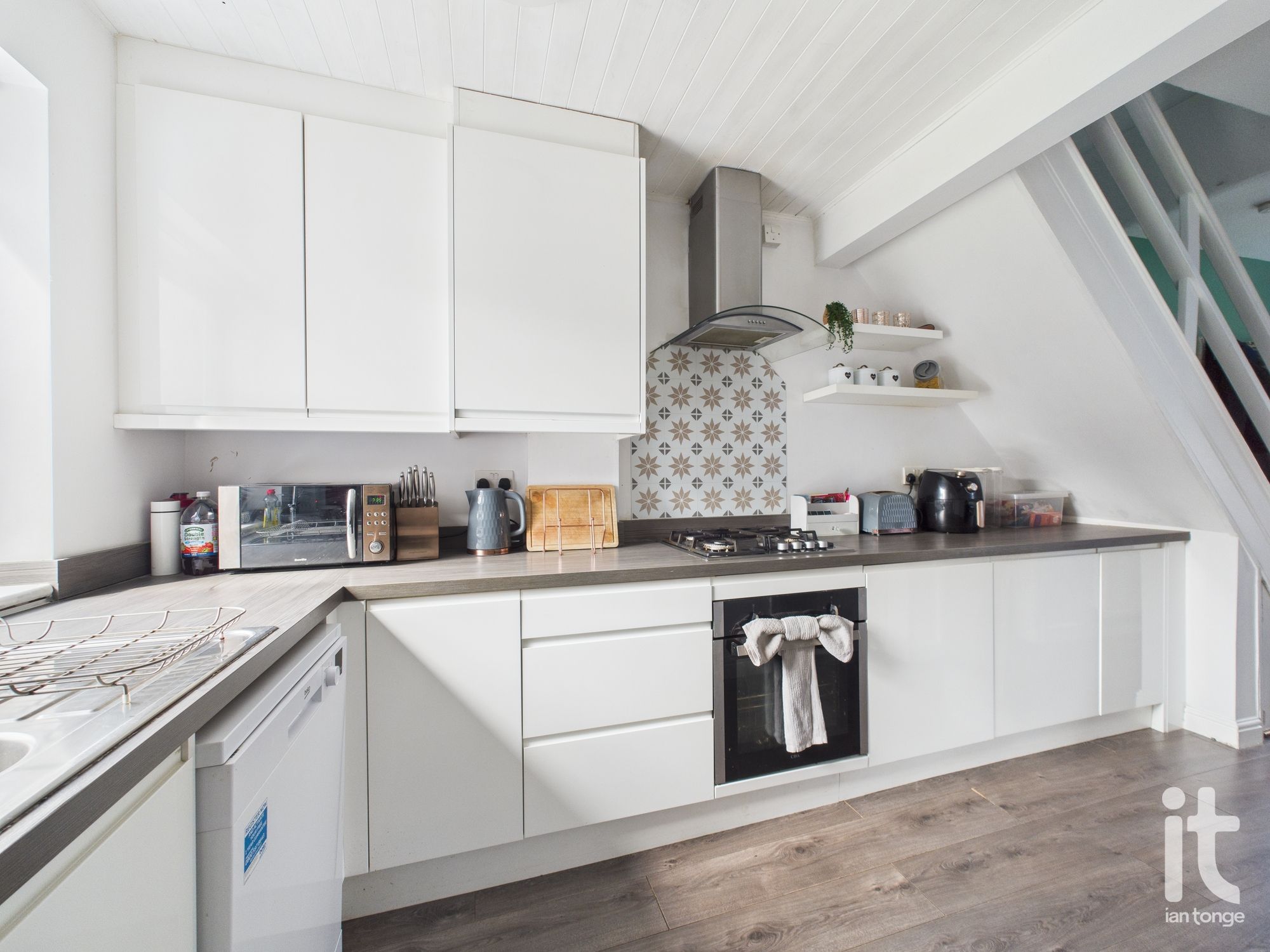 3 bedroom semi-detached house SSTC in Stockport - Photograph 7.