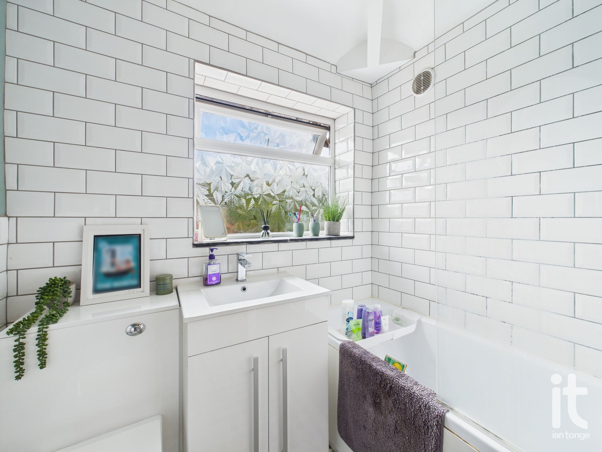 3 bedroom semi-detached house SSTC in Stockport - Photograph 15.