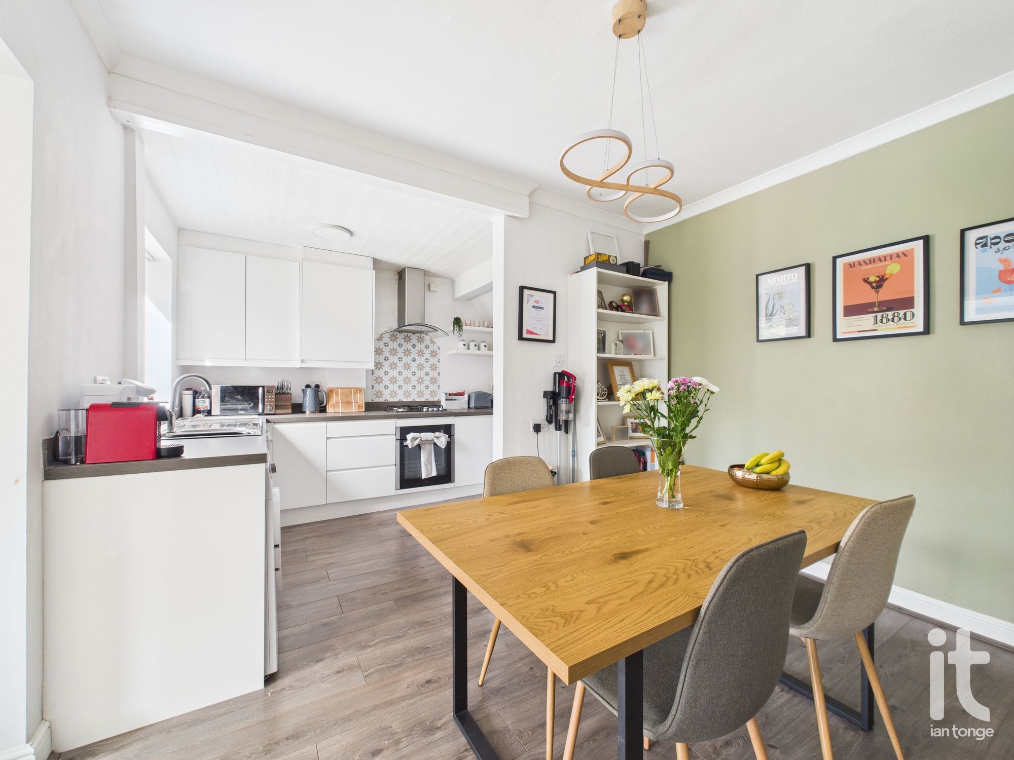 3 bedroom semi-detached house SSTC in Stockport - Photograph 10.