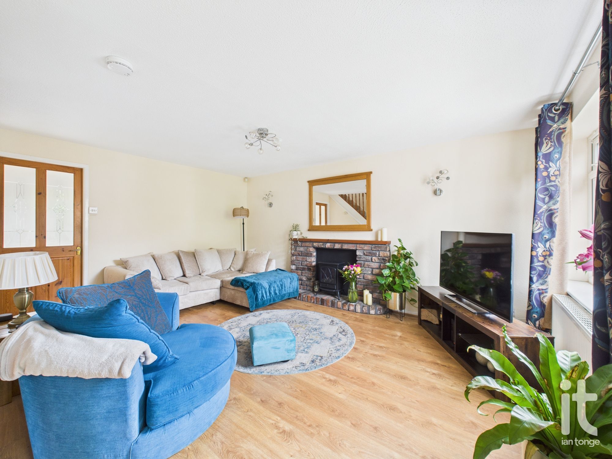 3 bedroom semi-detached house SSTC in Stockport - Photograph 2.