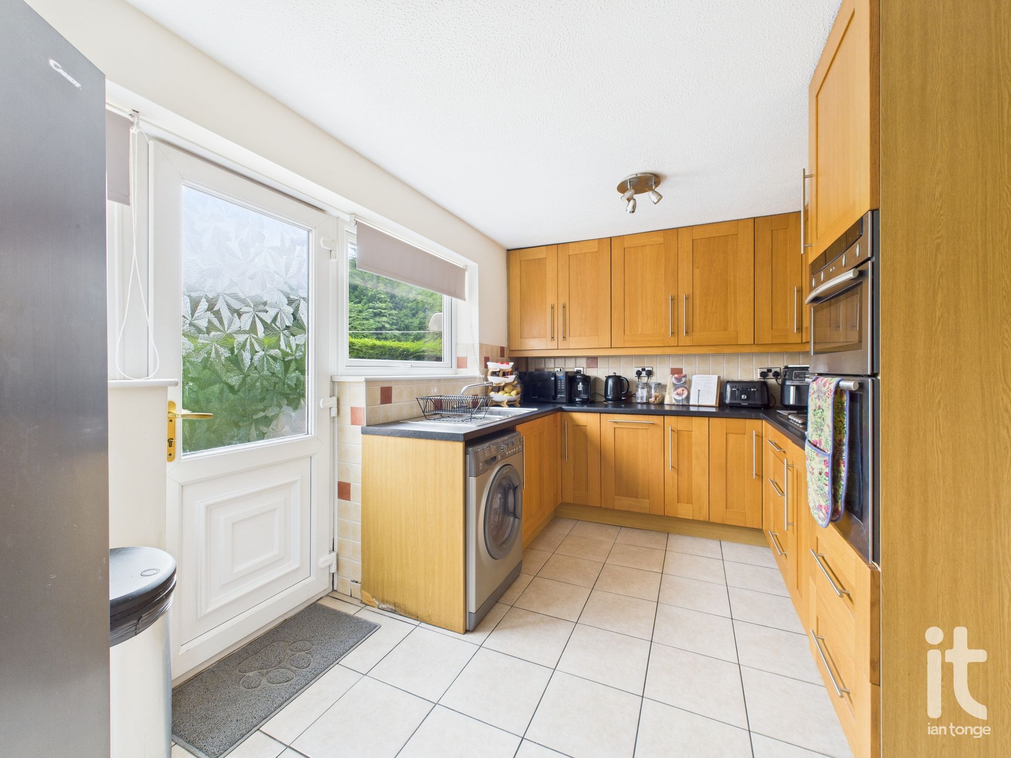 3 bedroom semi-detached house SSTC in Stockport - Photograph 4.