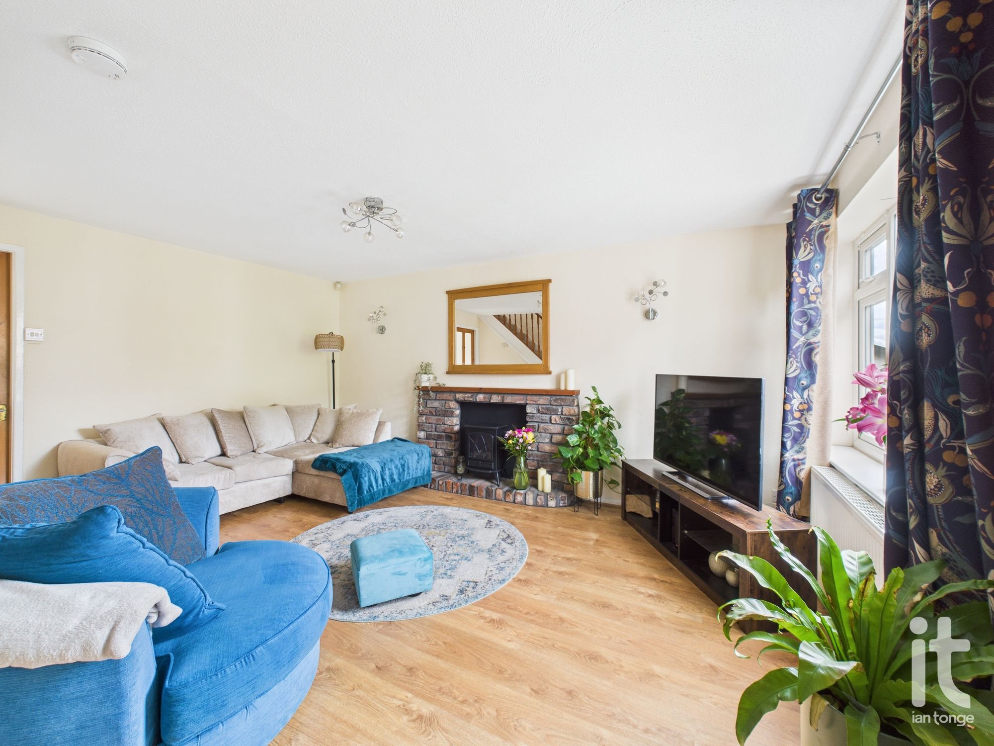 3 bedroom semi-detached house SSTC in Stockport - Photograph 7.