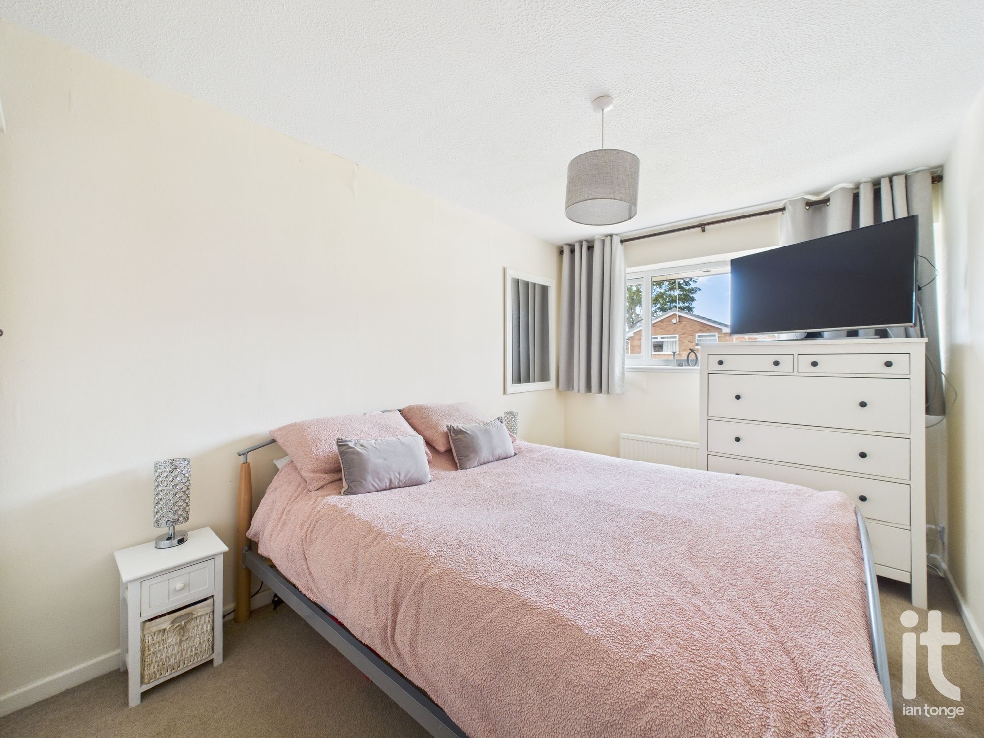 3 bedroom semi-detached house SSTC in Stockport - Photograph 16.