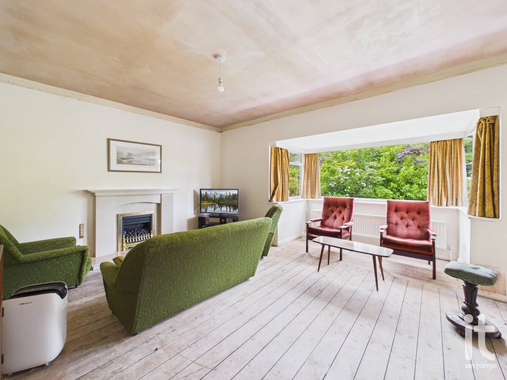 2 bedroom detached bungalow For Sale in Stockport - Photograph 6.