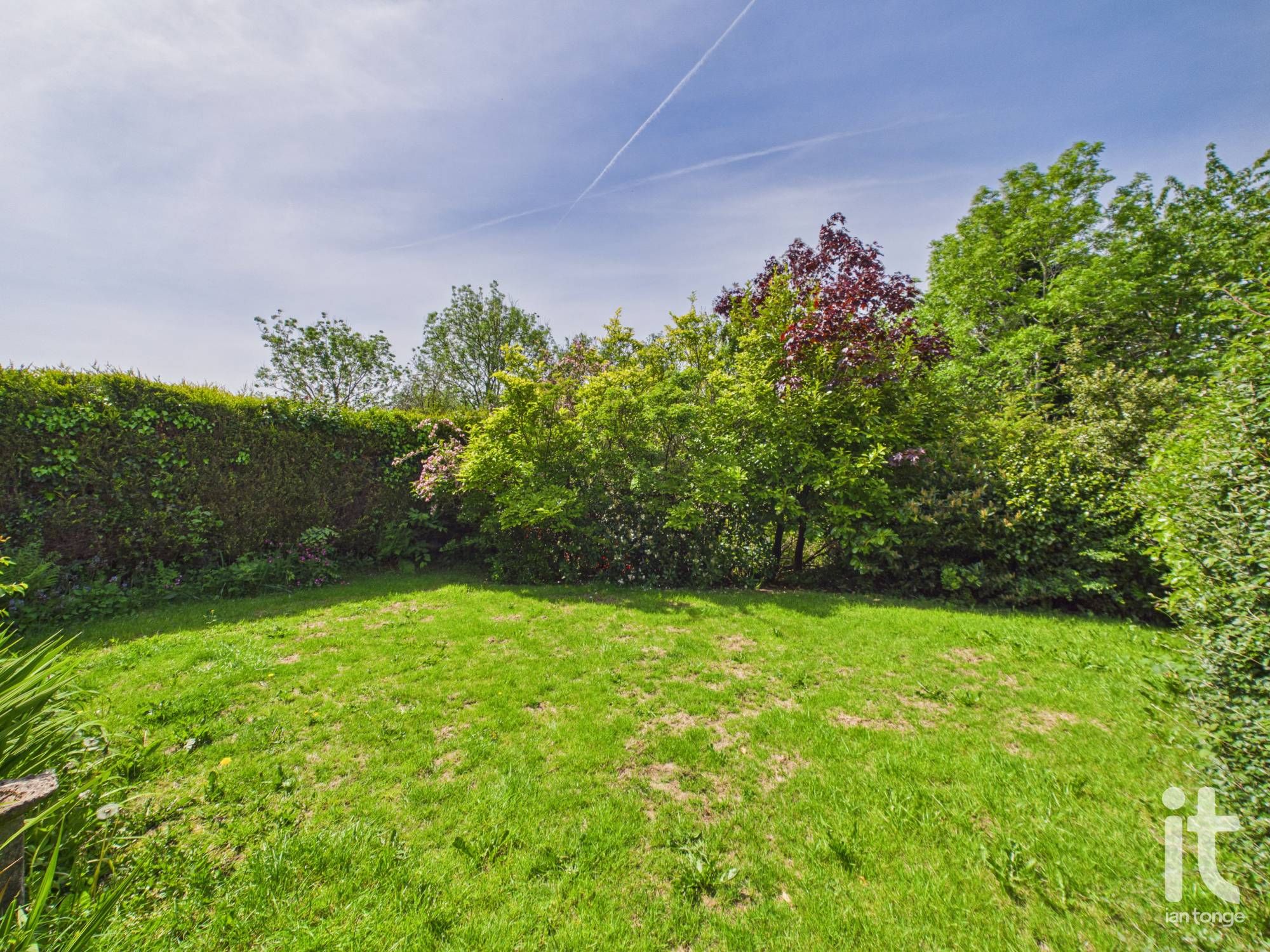 2 bedroom detached bungalow For Sale in Stockport - Photograph 3.