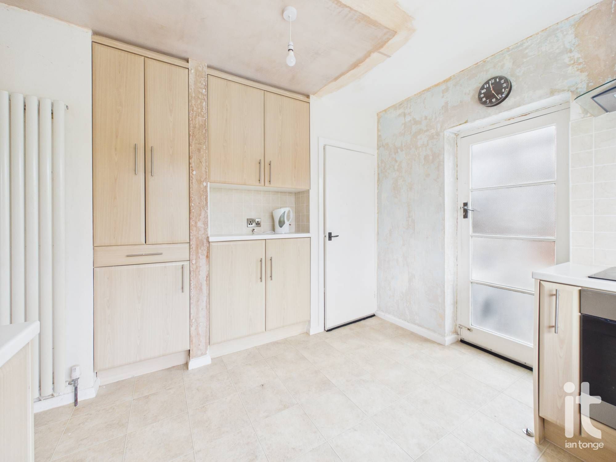 2 bedroom detached bungalow For Sale in Stockport - Photograph 9.