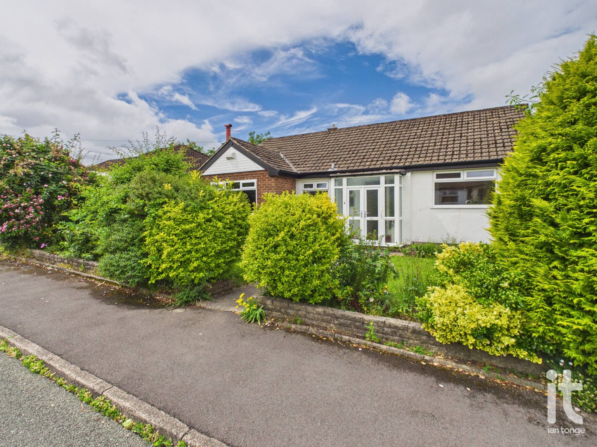 2 bedroom detached bungalow For Sale in Stockport - Photograph 14.