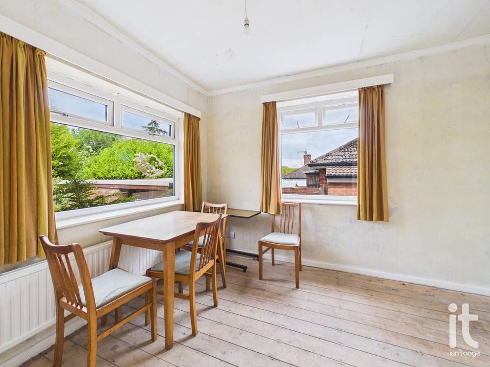 2 bedroom detached bungalow For Sale in Stockport - Photograph 6.