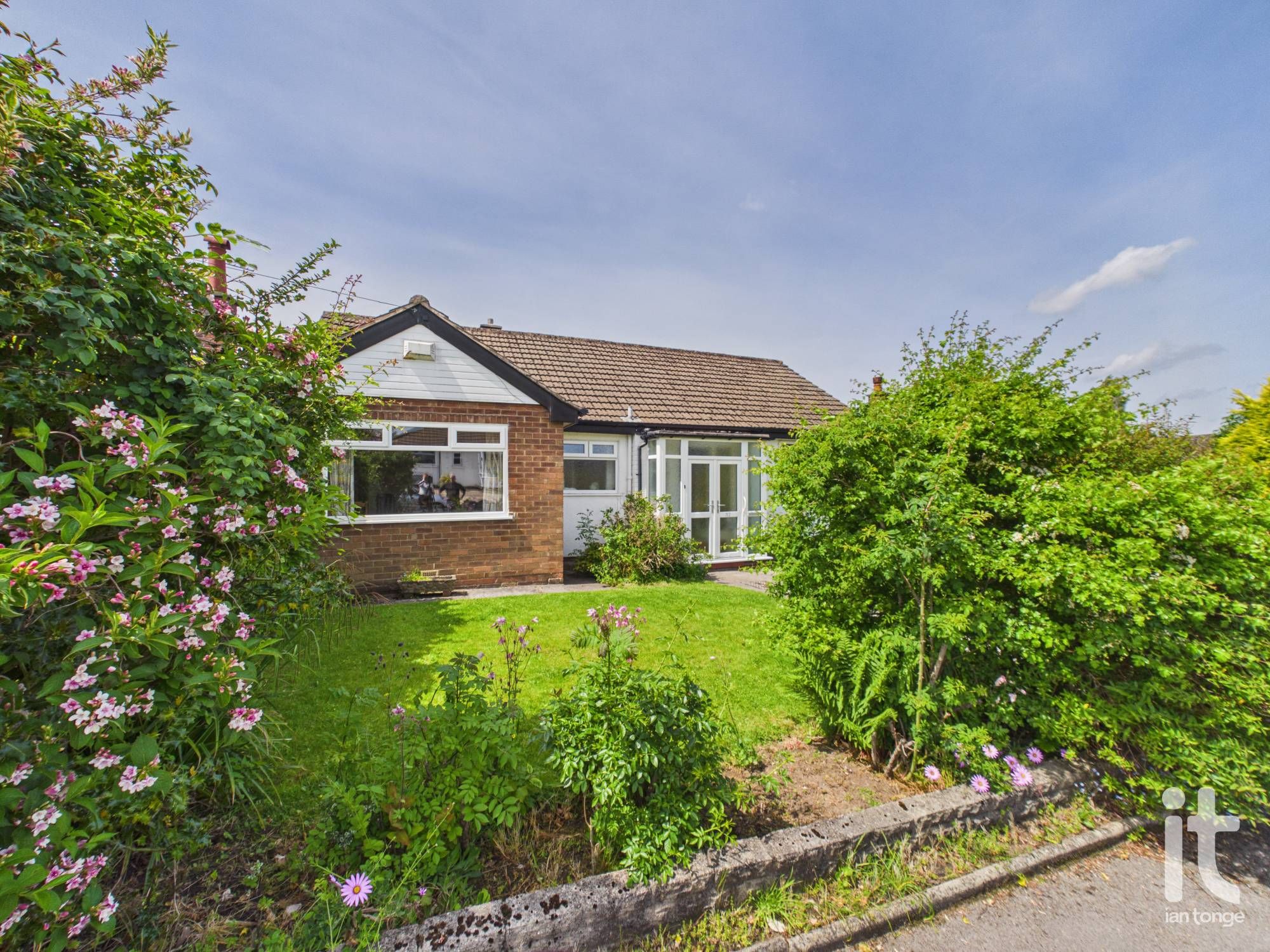 2 bedroom detached bungalow For Sale in Stockport - Property photograph.