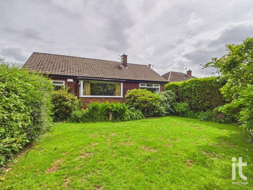 2 bedroom detached bungalow For Sale in Stockport - Photograph 4.