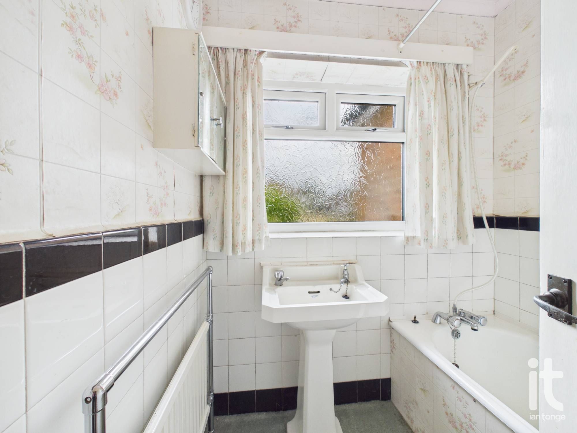 2 bedroom detached bungalow For Sale in Stockport - Photograph 11.