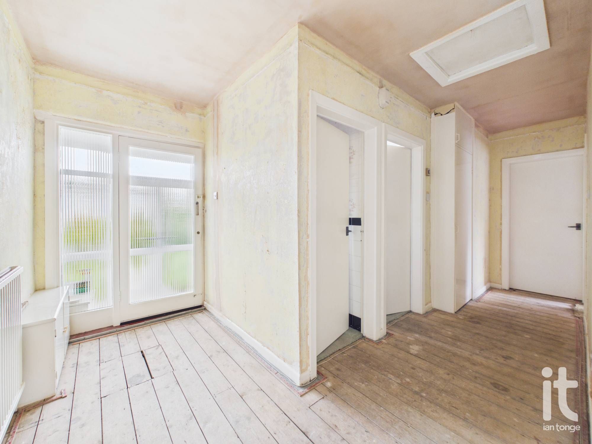 2 bedroom detached bungalow For Sale in Stockport - Property photograph.