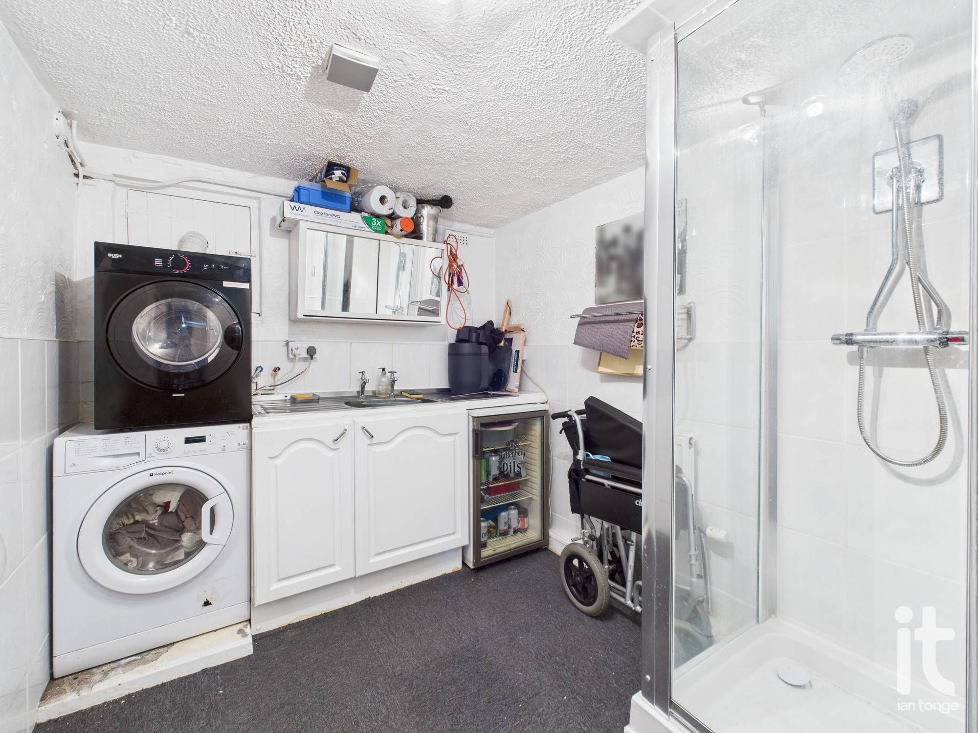 4 bedroom semi-detached house For Sale in Stockport - Photograph 20.