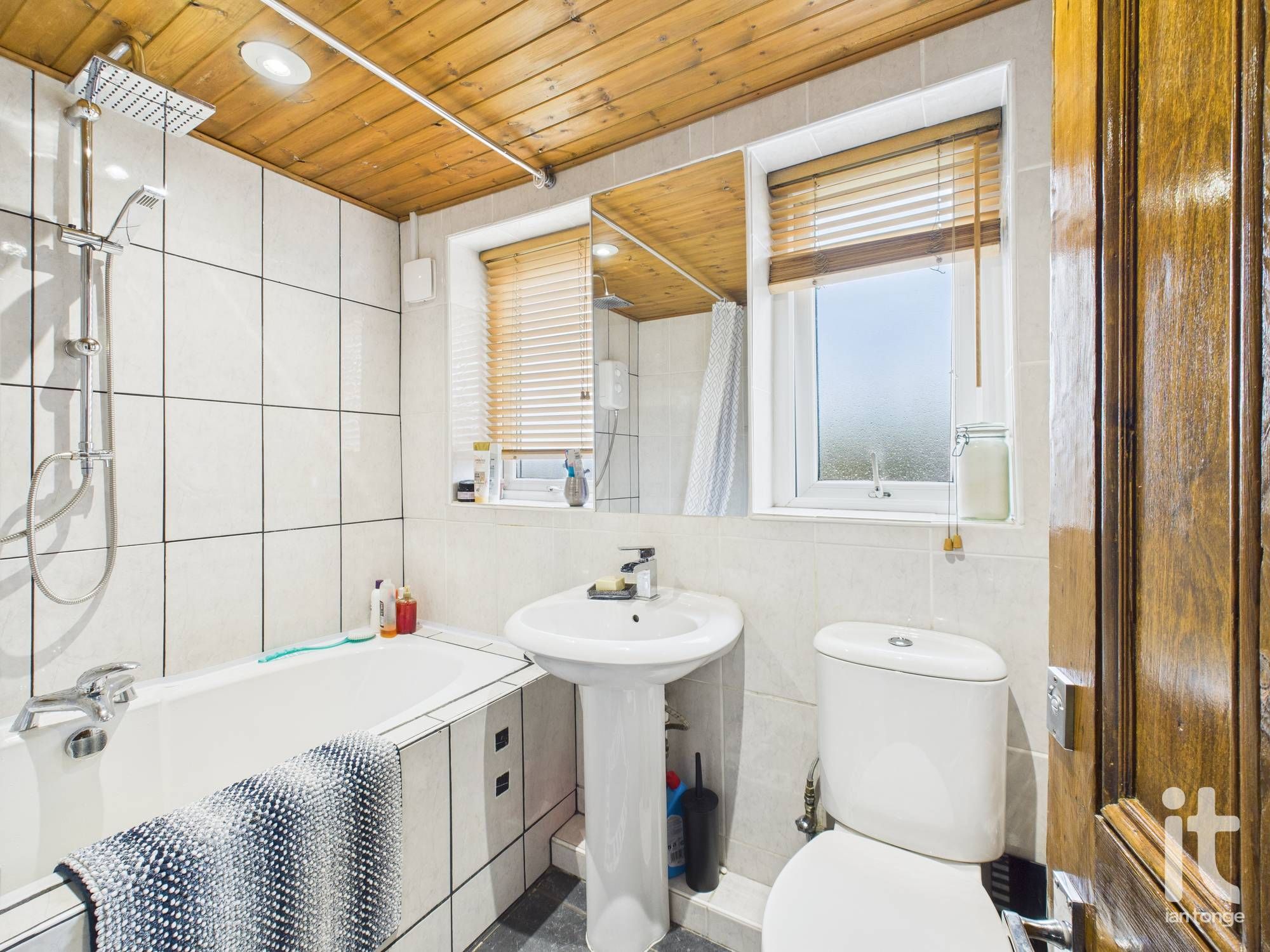 4 bedroom semi-detached house For Sale in Stockport - Photograph 16.