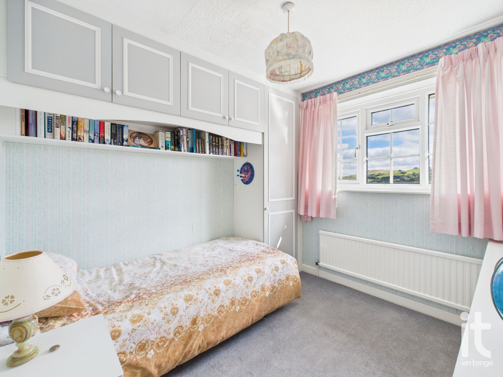 4 bedroom detached house Sold in High Peak - Photograph 14.