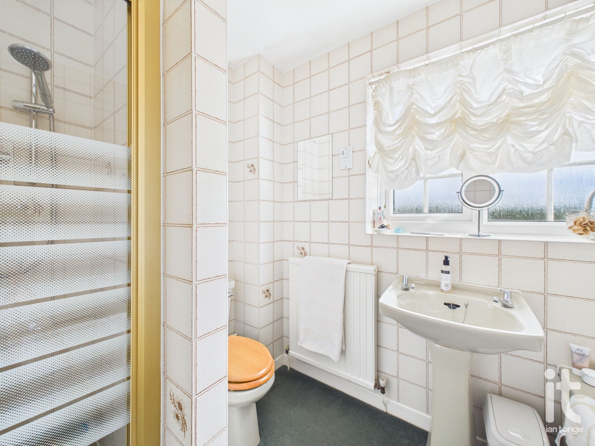 4 bedroom detached house Sold in High Peak - Photograph 17.