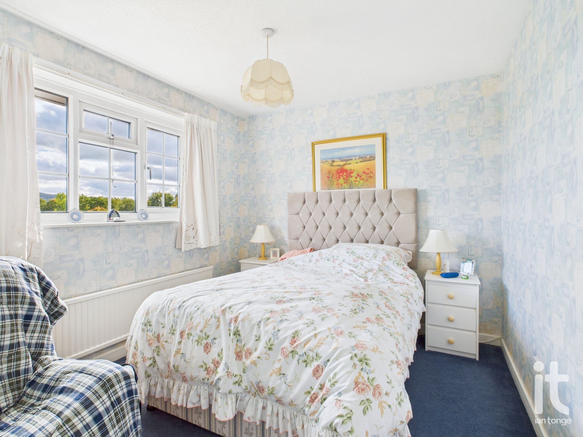 4 bedroom detached house Sold in High Peak - Photograph 13.
