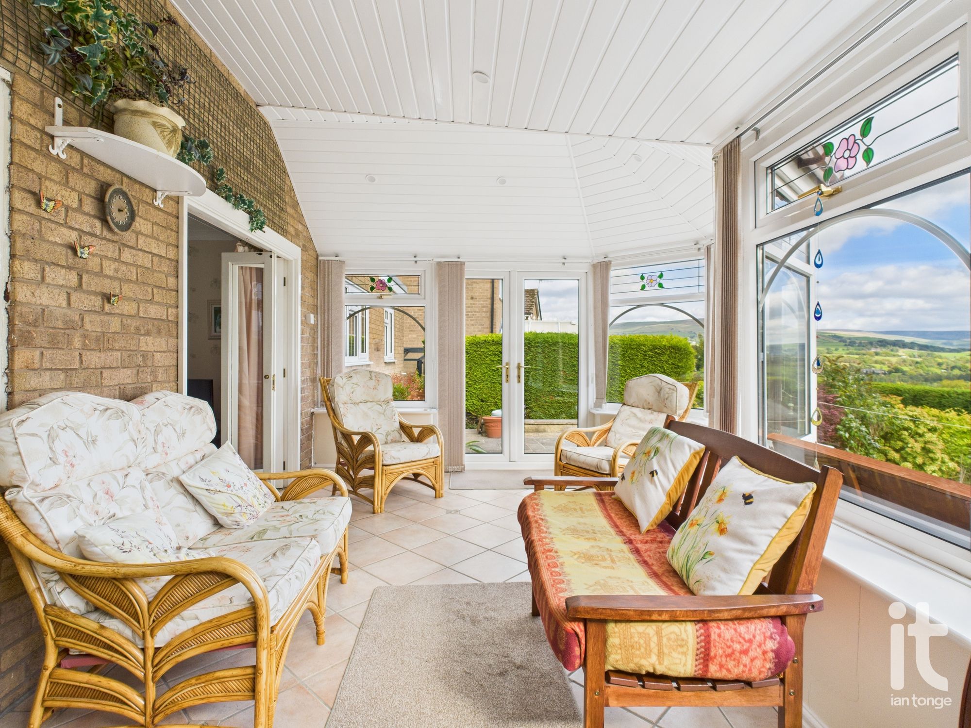 4 bedroom detached house Sold in High Peak - Photograph 9.
