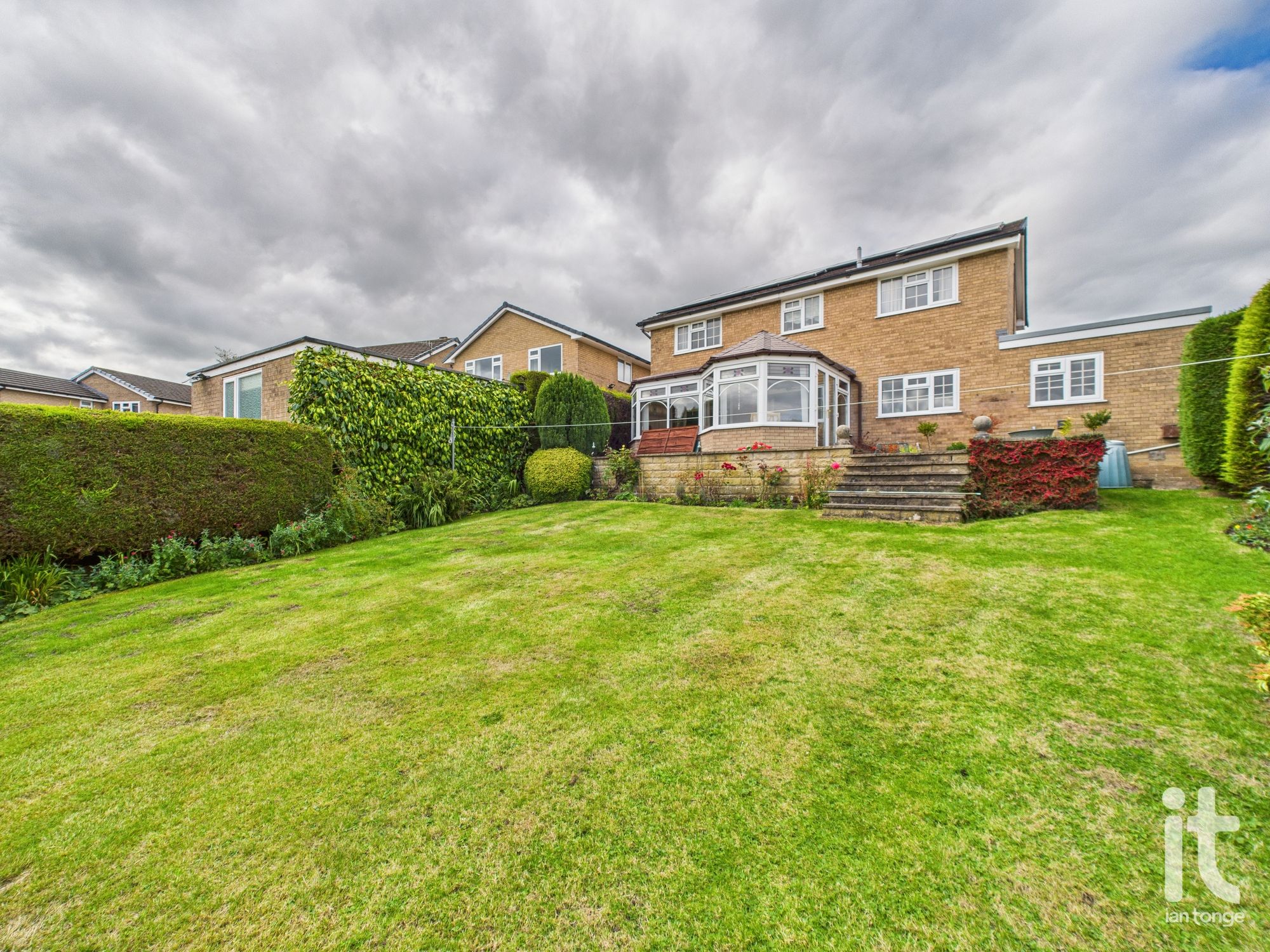 4 bedroom detached house Sold in High Peak - Photograph 20.