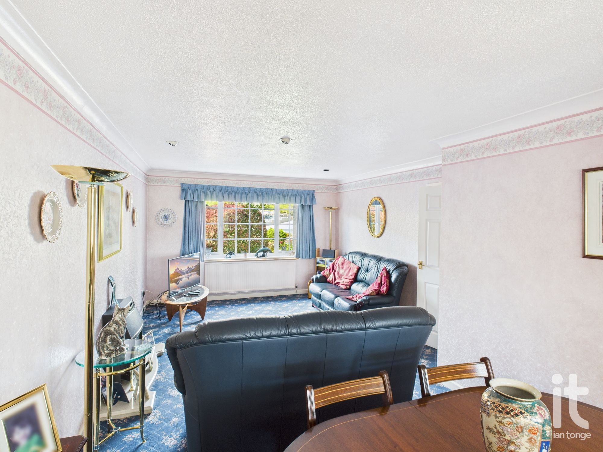 4 bedroom detached house Sold in High Peak - Photograph 6.