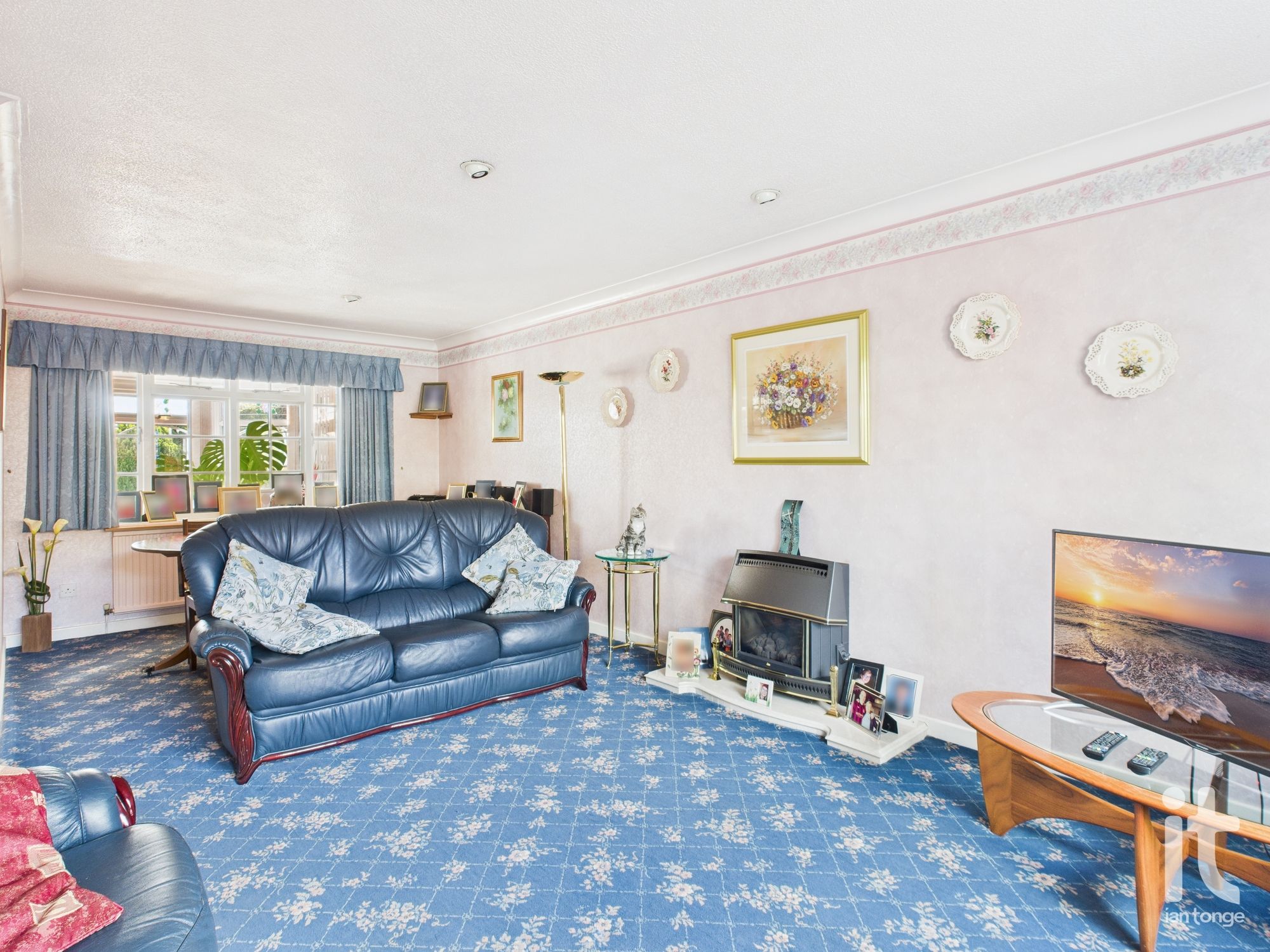 4 bedroom detached house Sold in High Peak - Photograph 5.