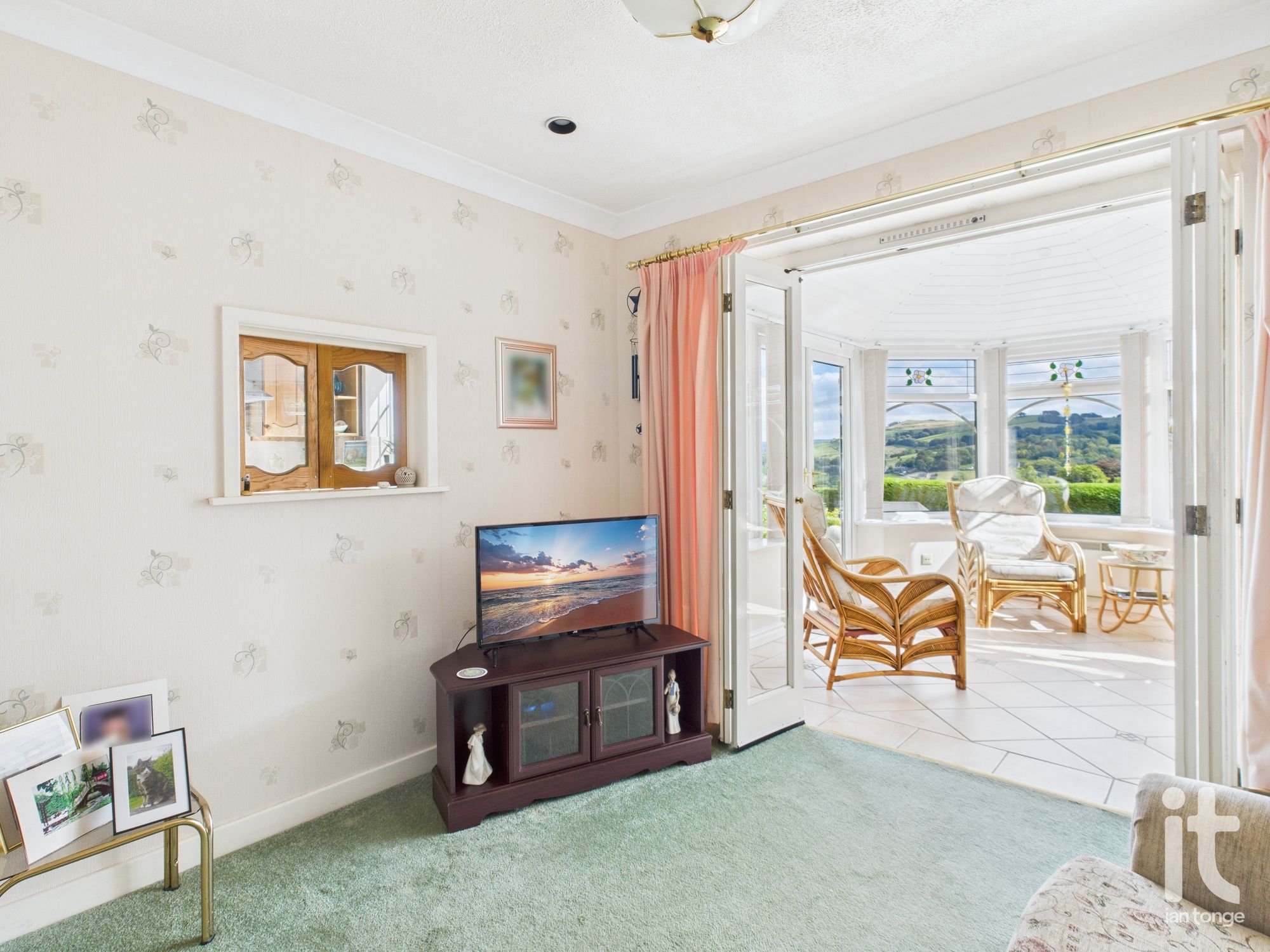 4 bedroom detached house Sold in High Peak - Photograph 7.
