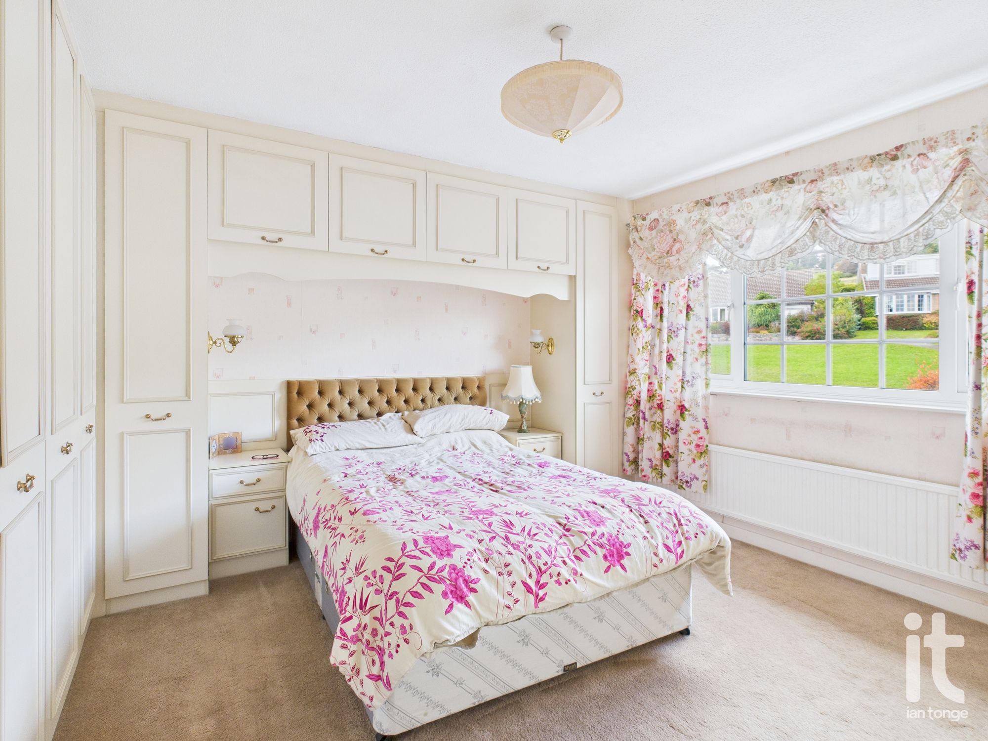 4 bedroom detached house Sold in High Peak - Photograph 11.