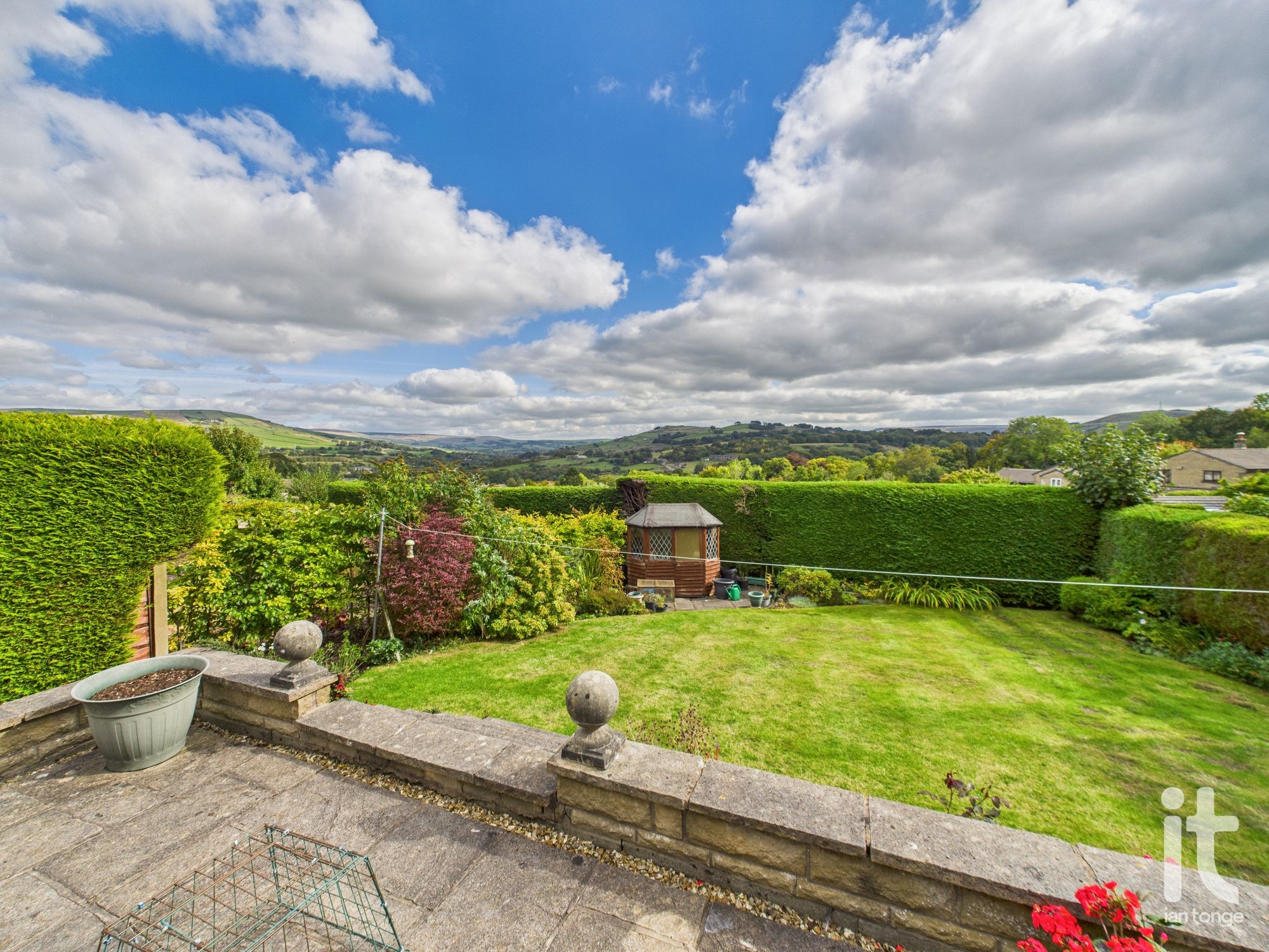 4 bedroom detached house Sold in High Peak - Photograph 18.