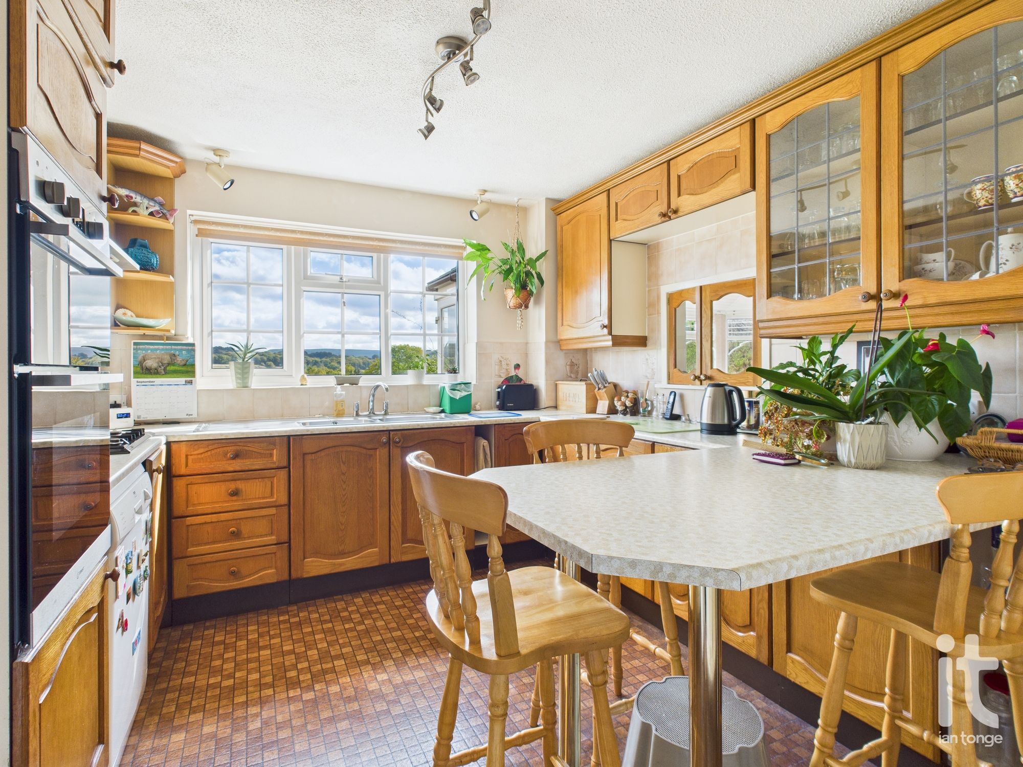 4 bedroom detached house Sold in High Peak - Photograph 10.