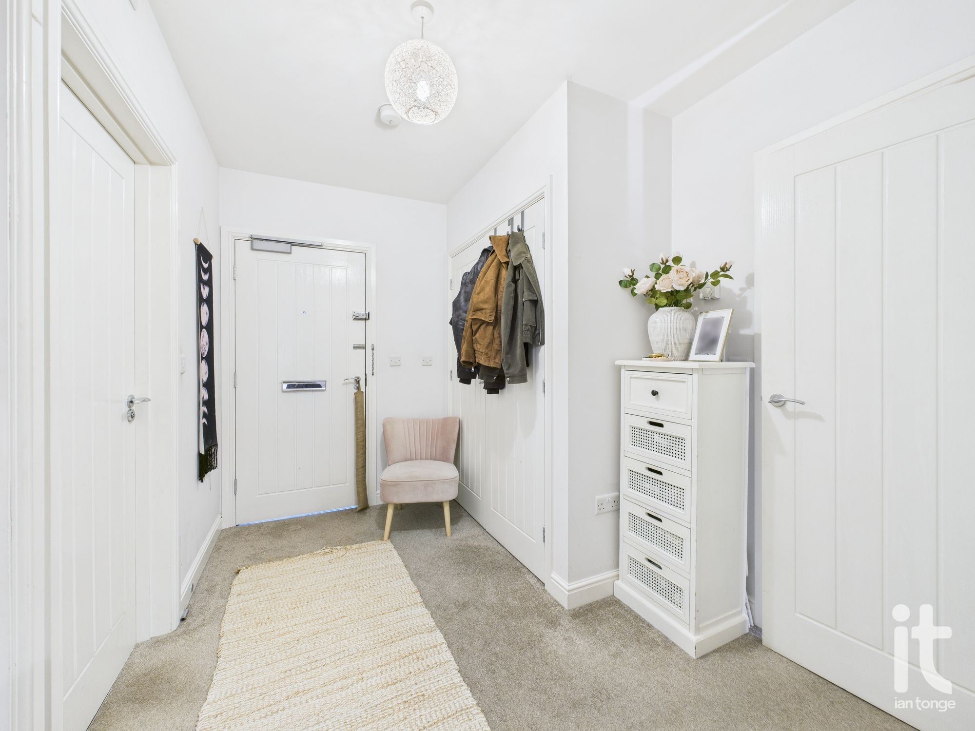 2 bedroom apartment flat/apartment Under Offer in Stockport - Photograph 2.