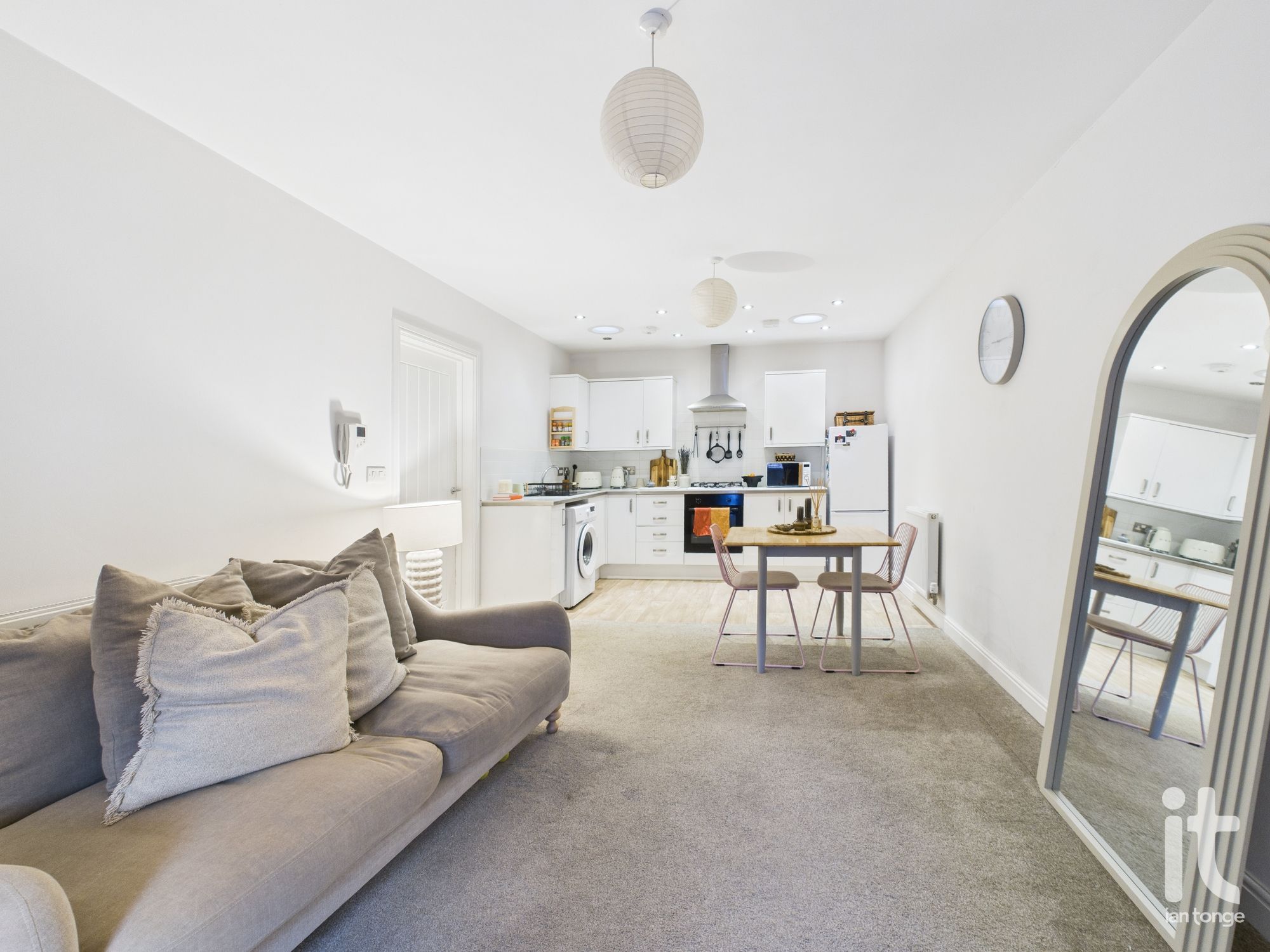 2 bedroom apartment flat/apartment Under Offer in Stockport - Photograph 16.