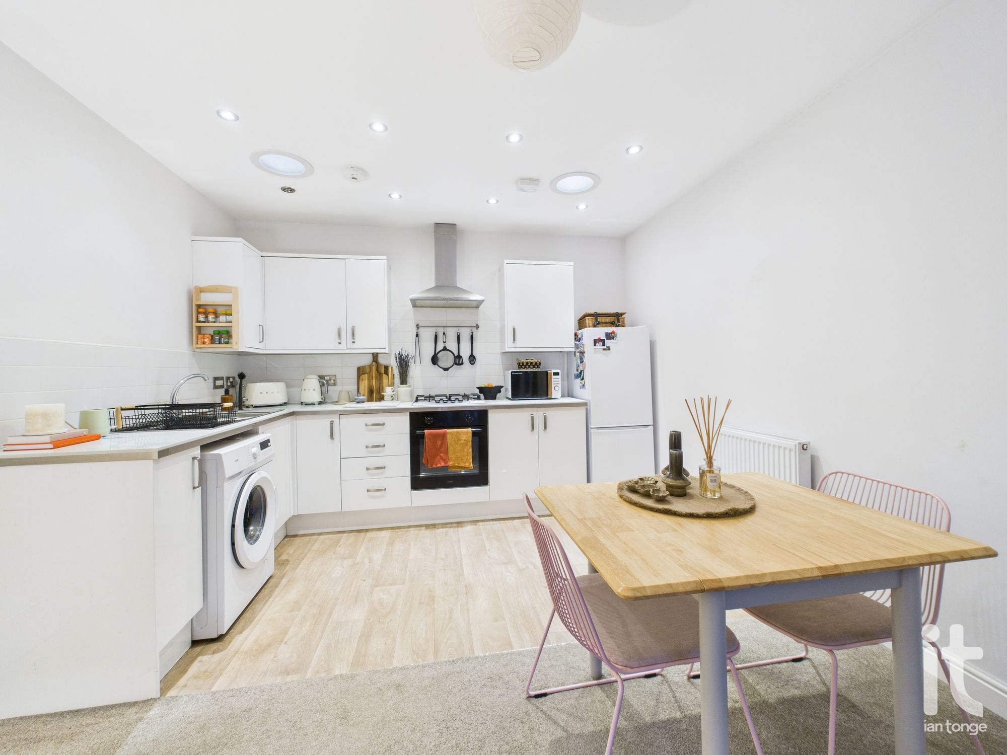 2 bedroom apartment flat/apartment Under Offer in Stockport - Photograph 20.