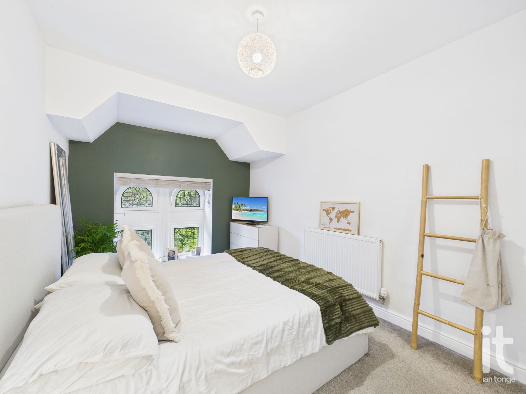 2 bedroom apartment flat/apartment Under Offer in Stockport - Photograph 6.