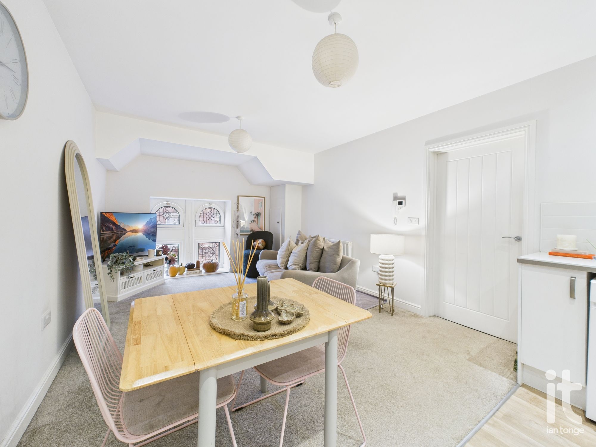 2 bedroom apartment flat/apartment Under Offer in Stockport - Photograph 14.