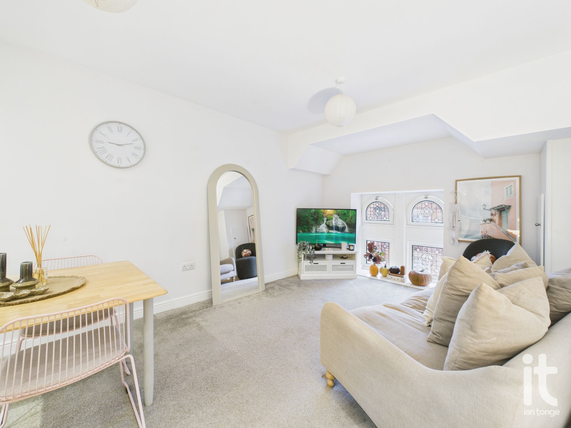 2 bedroom apartment flat/apartment Under Offer in Stockport - Photograph 11.