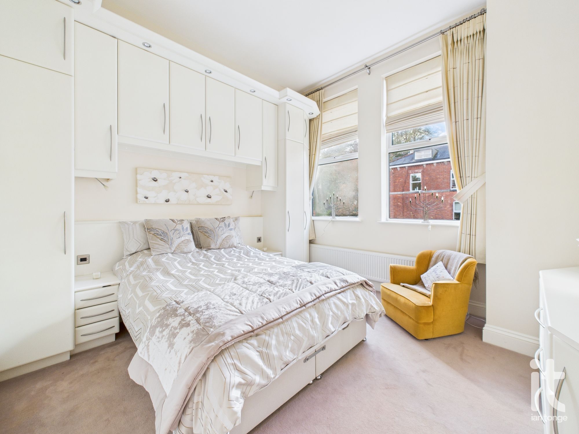 2 bedroom ground floor flat/apartment SSTC in Stockport - Photograph 13.