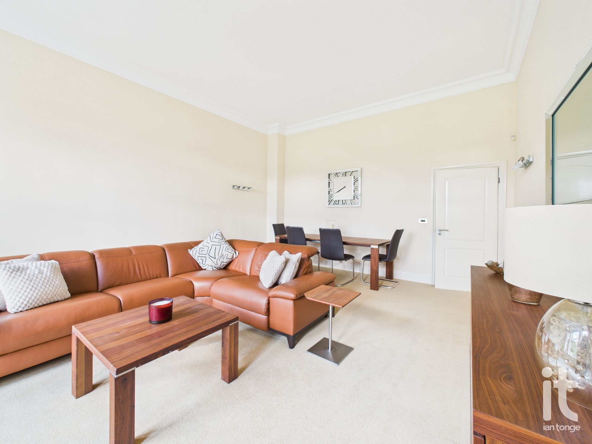2 bedroom ground floor flat/apartment SSTC in Stockport - Photograph 12.