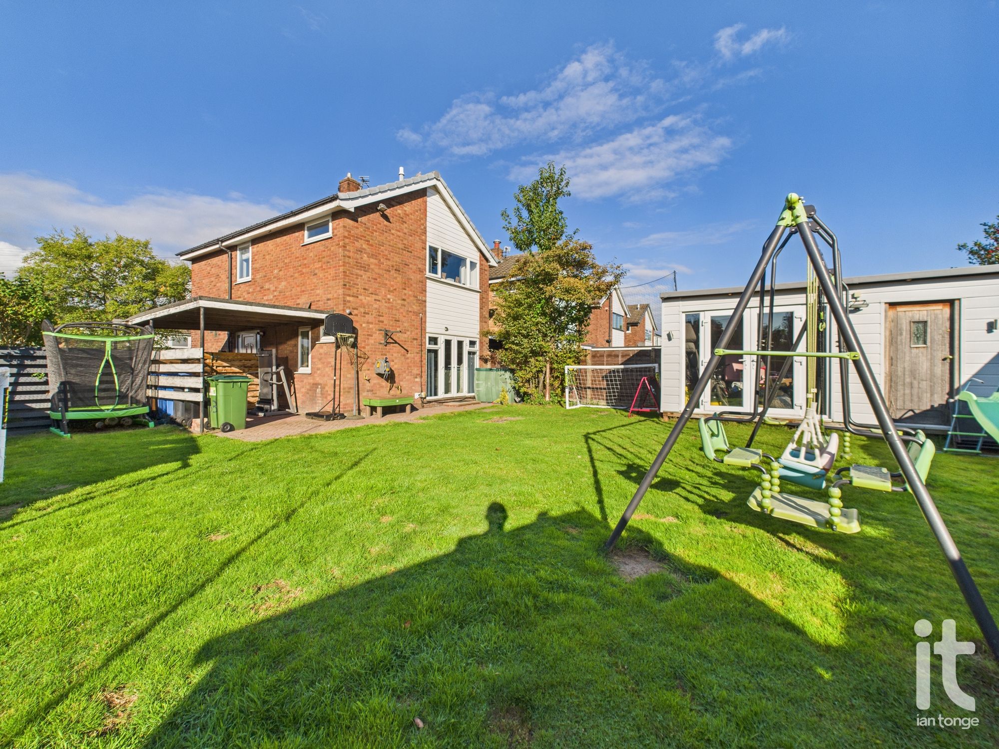 3 bedroom detached house Under Offer in Stockport - Photograph 24.